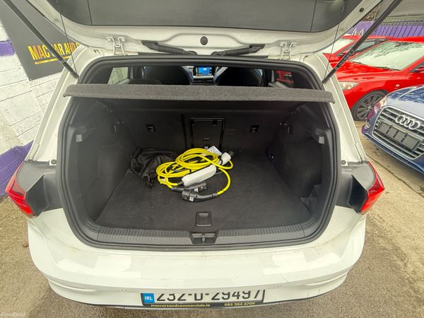 Volkswagen Golf GTE 2023 377415936