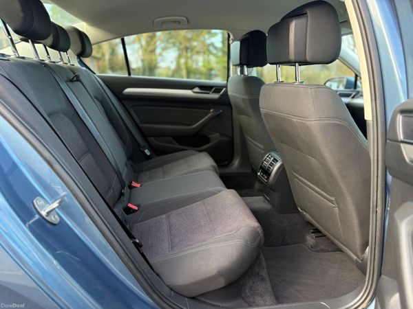 2015 Volkswagen Passat 1.6TDI Low Km 377578545