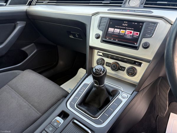 2015 Volkswagen Passat 1.6TDI Low Km 377578689
