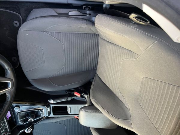 Ford Focus 2017(NCT 02/28) 377698996