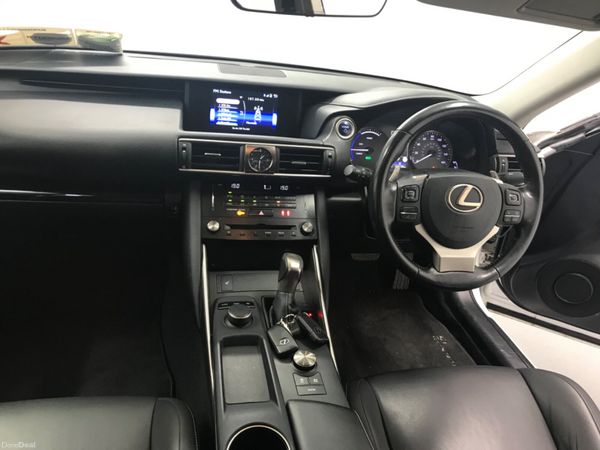 Lexus IS 2018 377600354