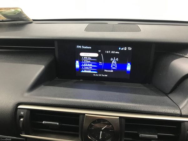 Lexus IS 2018 377600364