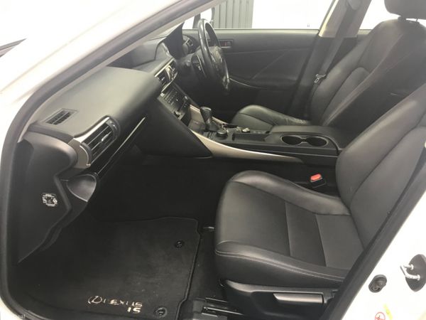 Lexus IS 2018 377600376