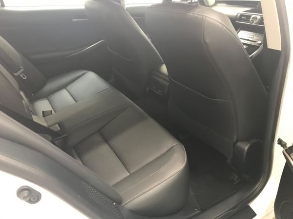 Lexus IS 2018 377600377