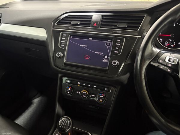2017 Volkswagen Tiguan Highline 2.0 TDi 150 Bhp 377608544