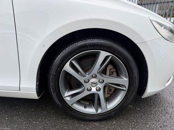 2016 Volvo V40 1.5L Petrol Automatic 377632901