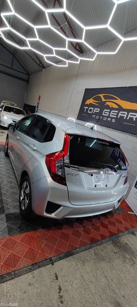2014 - Honda Fit Self charging 1.5 Petrol Hybrid 377780791