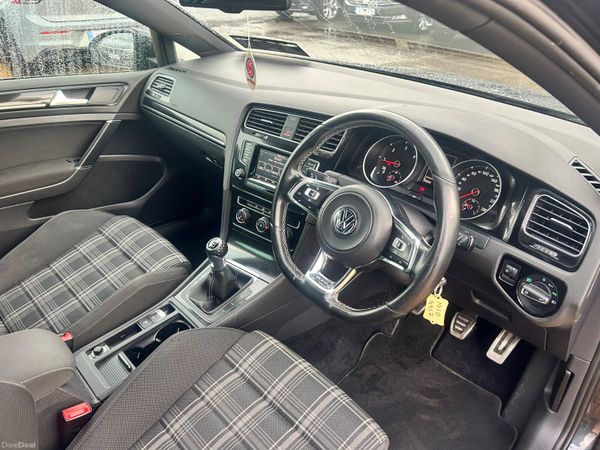 Volkswagen Golf 2014 377792092