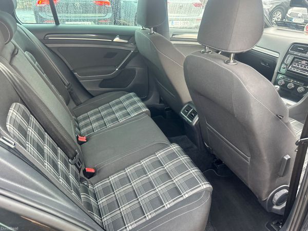 Volkswagen Golf 2014 377792098