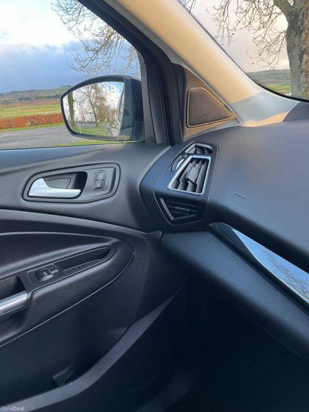 Ford Kuga 2019 commercial 2 seats 377975514