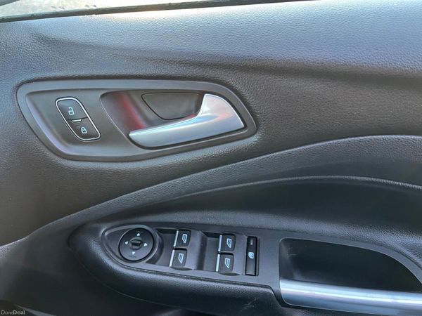 Ford Kuga 2019 commercial 2 seats 377975520