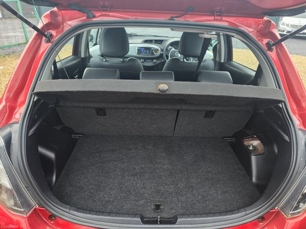 Toyota Yaris hybrid Automatic 2014 377992936