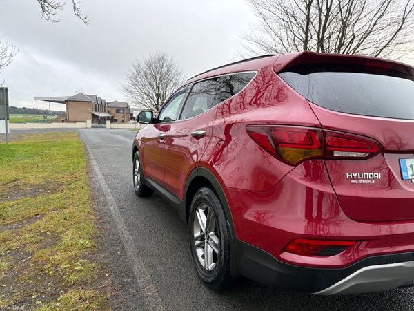 Hyundai Santa Fe 2017 4WD Low Mileage 377999158