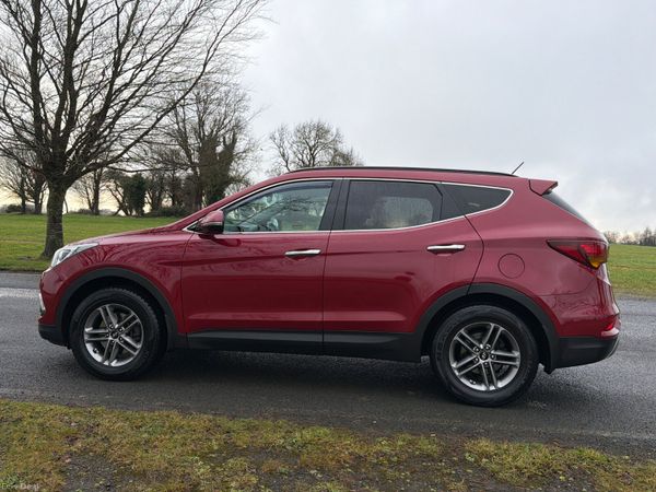 Hyundai Santa Fe 2017 4WD Low Mileage 377999105