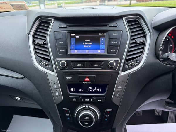 Hyundai Santa Fe 2017 4WD Low Mileage 377999526