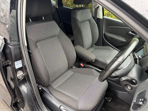 Volkswagen Polo Automatic 2016 1.2 Petrol 378105798