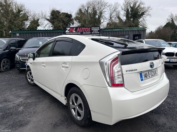 141 Toyota Prius Half Leather 378133342