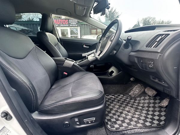 141 Toyota Prius Half Leather 378133346