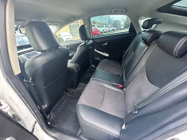 141 Toyota Prius Half Leather 378133349