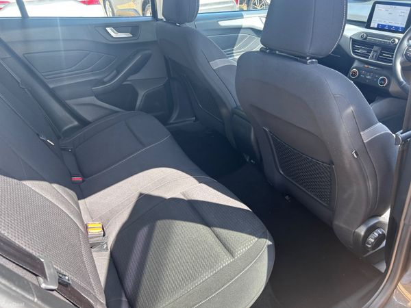 Ford Focus 2018 378359153