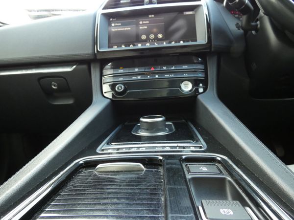 Jaguar F-Pace RWD 2.0 D 180PS Chequered Flag Auto 378379919