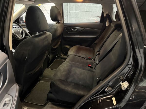 Nissan X-Trail 2017         LOW KLMS ! 378386362