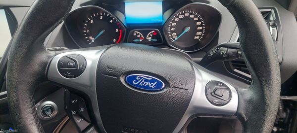 Ford Kuga 2016 378307154