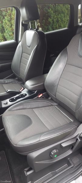 Ford Kuga 2016 378307182