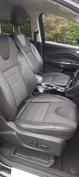 Ford Kuga 2016 378307184