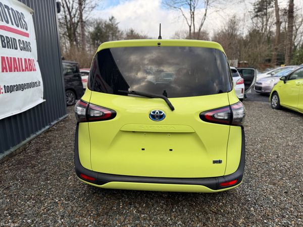 Toyota Sienta 2016/8 378464912