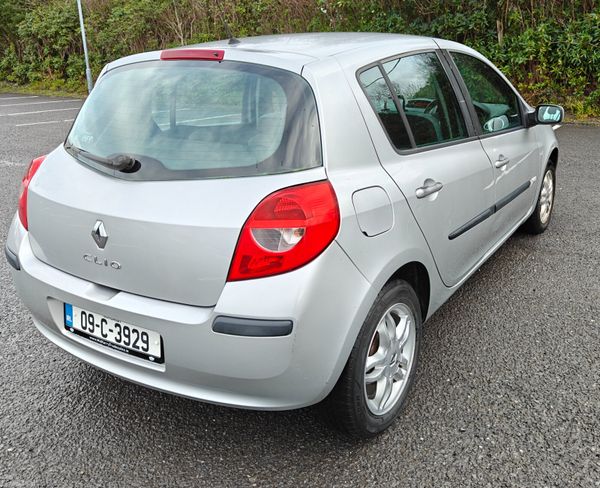 09 Renault Clio 1.1 petrol NCT & TAX 378482652