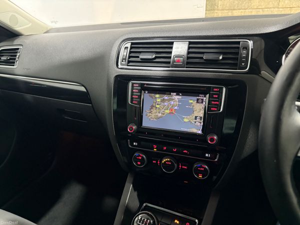 2016 Volkswagen Jetta Highline 2.0 TDi Manual 378413566