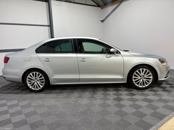2016 Volkswagen Jetta Highline 2.0 TDi Manual 378413513