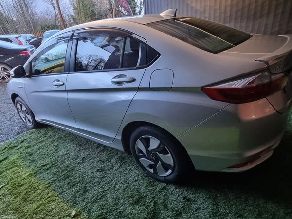 2015 Honda Grace Automatic 378416772