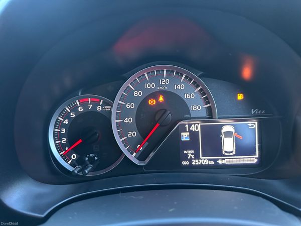 Toyota Yaris 2015 | 1.3Petrol| Automatic 26k kms 378544002