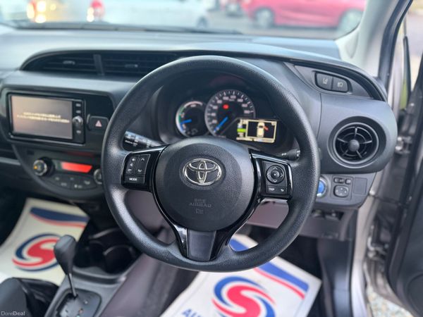 Toyota Vitz 2017 378570168