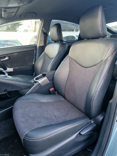 2014 Toyota Prius G pack |Half leather interior 378509570