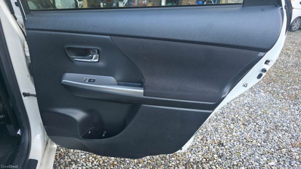 2019 Toyota Prius 7 Seater self charging Hybrid 378512544