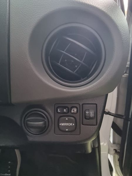 2014 Toyota Vitz Automatic 378534366