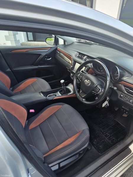 Toyota Avensis 2018 378673824