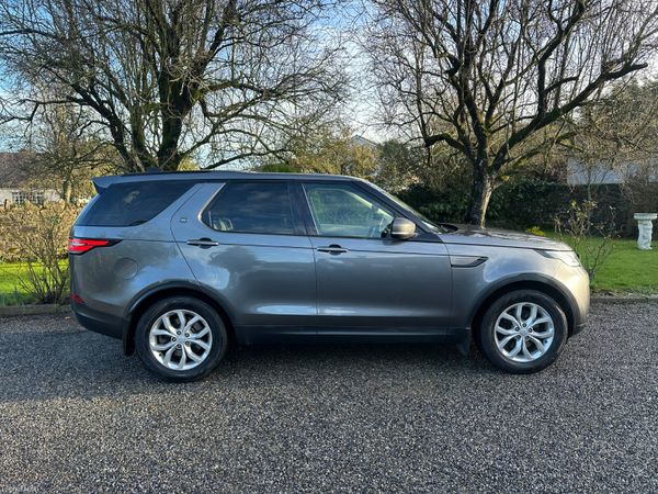 Land Rover Discovery 7 Seater 378681140