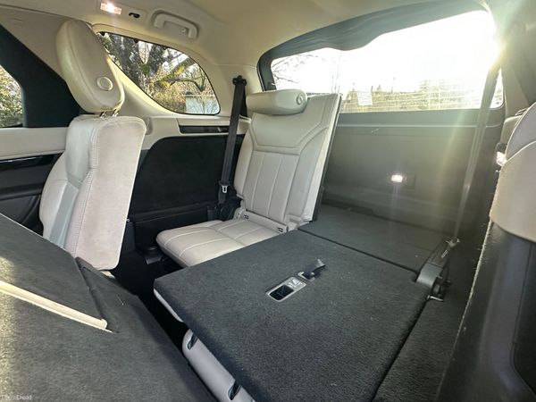 Land Rover Discovery 7 Seater 378681154