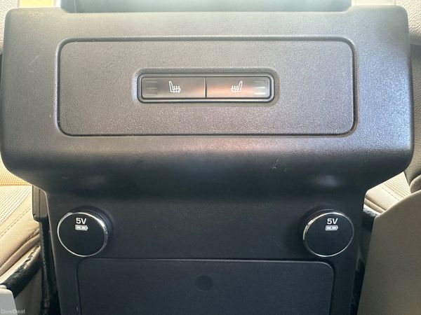 Land Rover Discovery 7 Seater 378681156