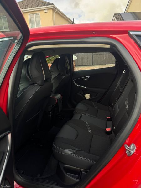 2015 Volvo V40 – High Spec – Stunning Red 378699816