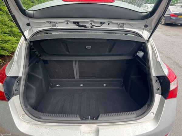 Hyundai i30 CRDi 1.6 DELUXE 2015 378756724