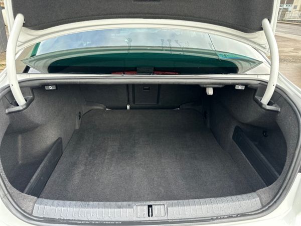 Volkswagen Passat CL 1.6 TDI MANUAL 6SPEED FWD 120 378761728