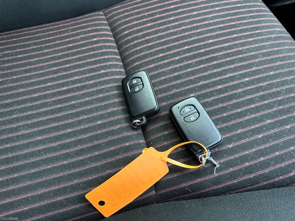 Toyota Vitz Jewela Hybrid automatic 378733290