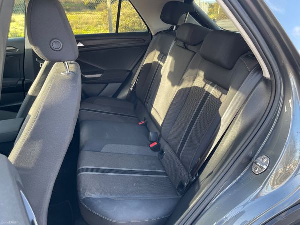 Volkswagen T-Roc 2018 378859964