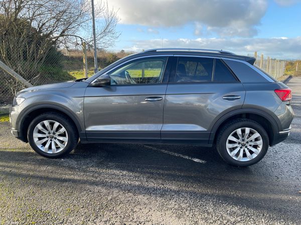 Volkswagen T-Roc 2018 378859976