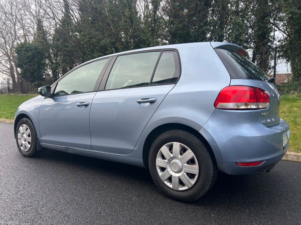 Volkswagen Golf 2010 (01/27) 378832893